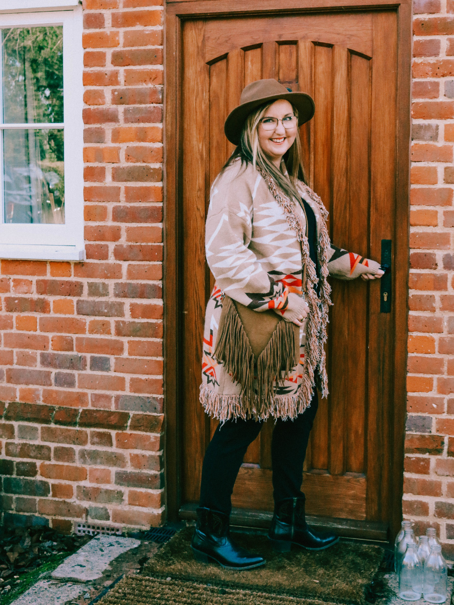 Mel Fielden Daily Outfits Melbelle Western x Boho Outfits, Brown and red aztec cardigan with Ariat cowboy boots and brown fedora hat