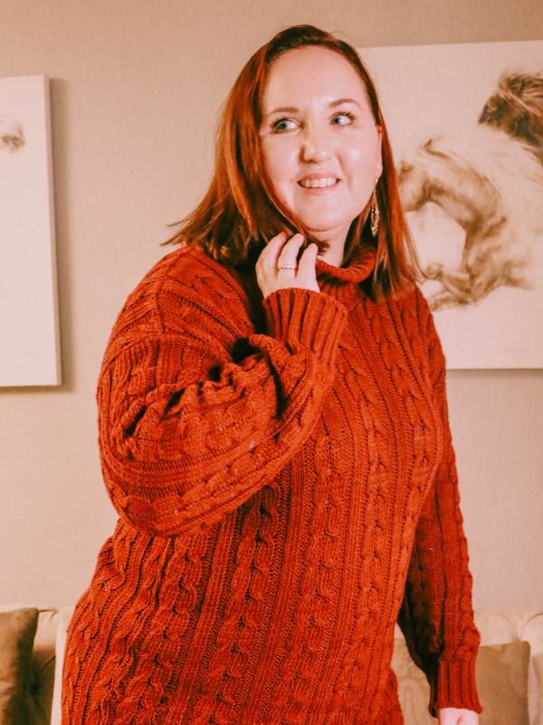 Mel Fielden from Melbelle Western wearing burgundy jumper dress - autumn fashion