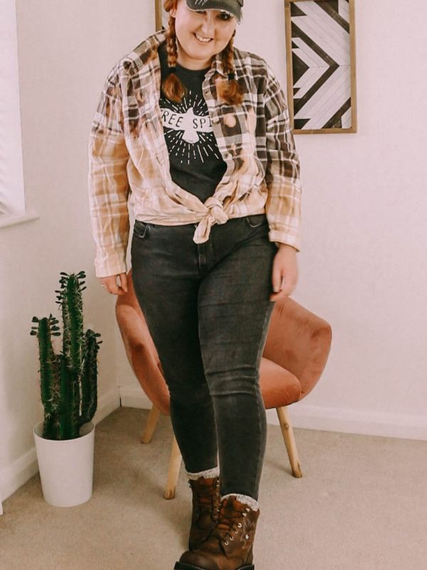 Mel Fielden's daily outfits - western style autumn fashion with flannel shirt and hiking boots