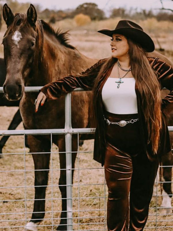 Plumpandpunchy Megan Hernandez western fashion influencer