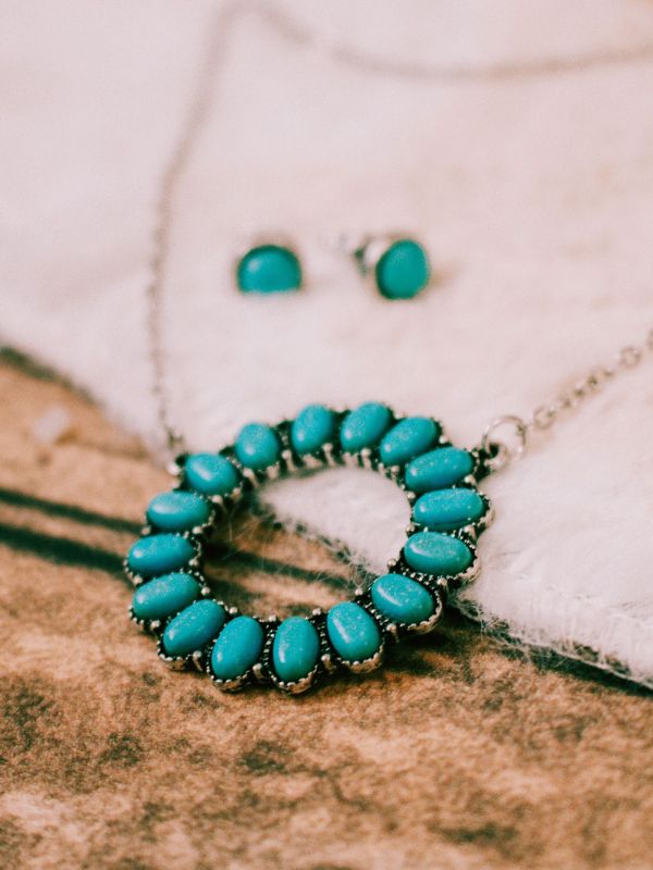 Turquoise western necklace and stud earrings set