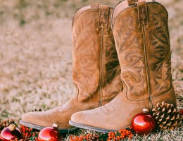 A country Christmas playlist