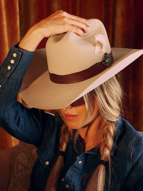 lainey-wilson-charlie1horse-saddle-up-cowboy-hat