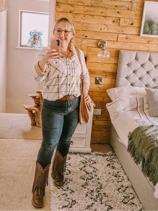 fringe-cowboy-boots-country-look