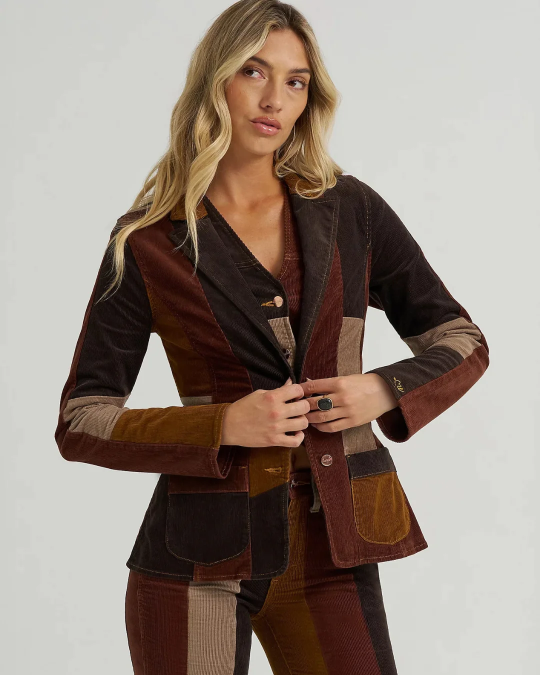 lainey-wilson-wrangler-patchwork-corduroy-blazer_1080x