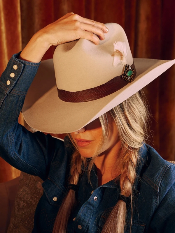charlie1horse-x-lainey-wilson-saddle-up-cowgirl-hat-silverbelly